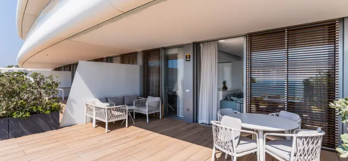 Sale of ground floor apartment in Estepona 2