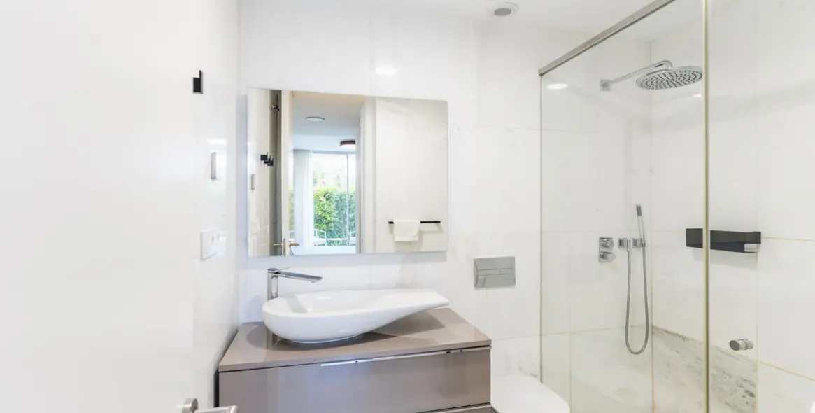 Sale of ground floor apartment in Estepona 12