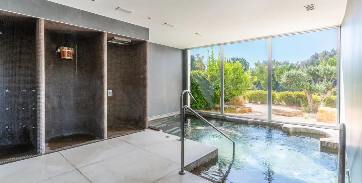 Sale of ground floor apartment in Estepona 34