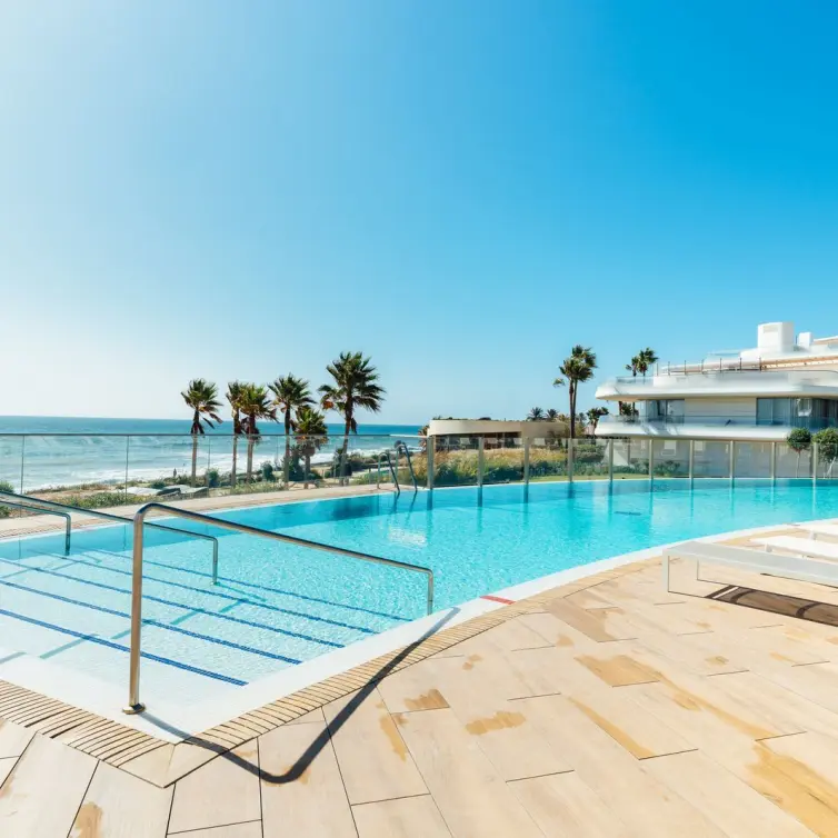 Venta de apartamento en planta baja en Estepona