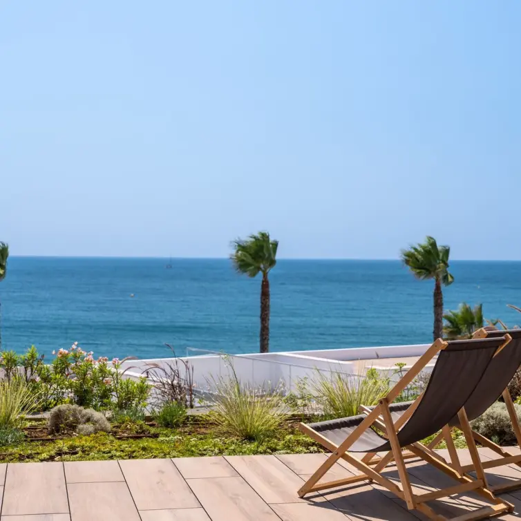 Продажа апартаментов на первом этаже в Estepona