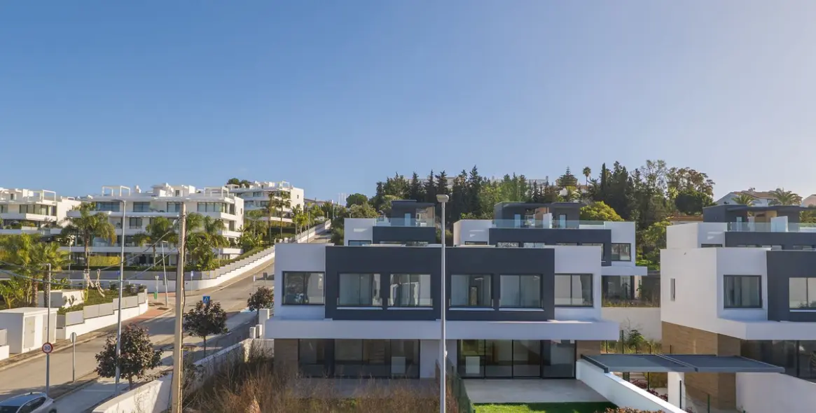 Venta de casa pareada en Estepona 1