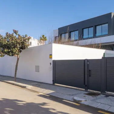 Долгосрочная аренда дома на две семьи в Estepona