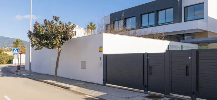 Долгосрочная аренда дома на две семьи в Estepona 4