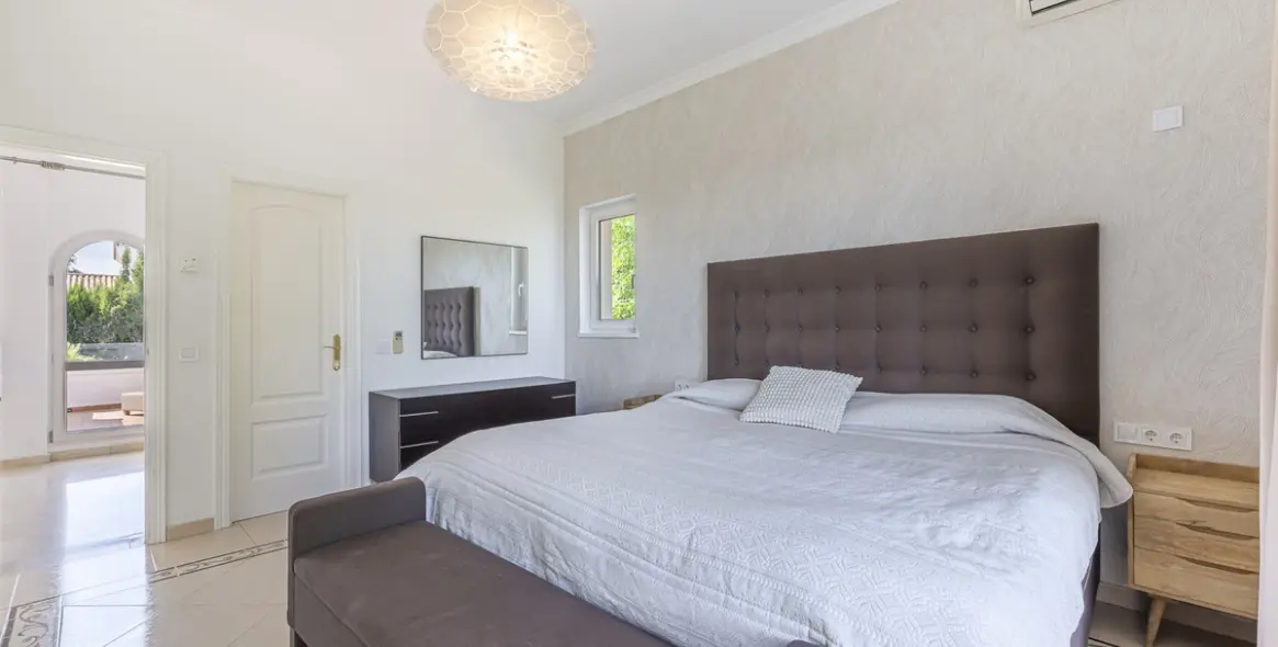 Продажа  отдельно стоящей виллы в Sotogrande 2