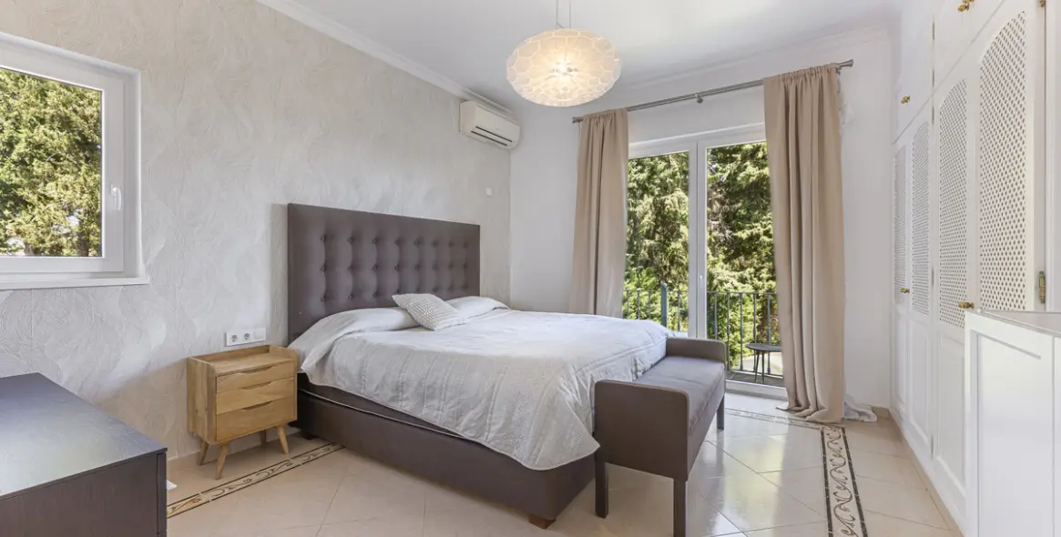 Продажа  отдельно стоящей виллы в Sotogrande 3