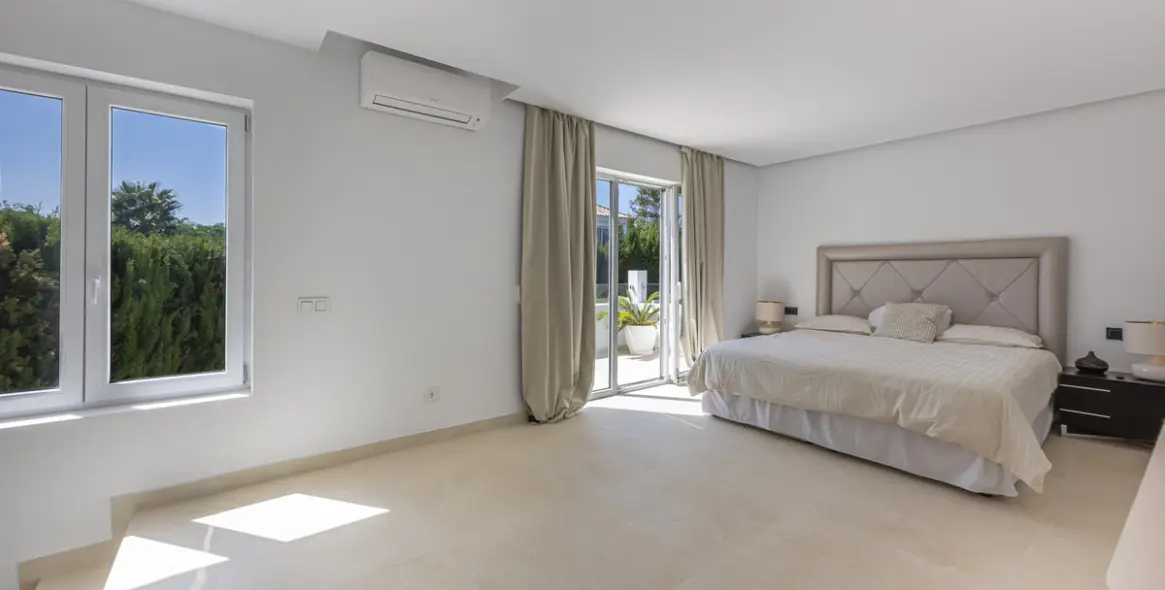 Продажа  отдельно стоящей виллы в Sotogrande 18