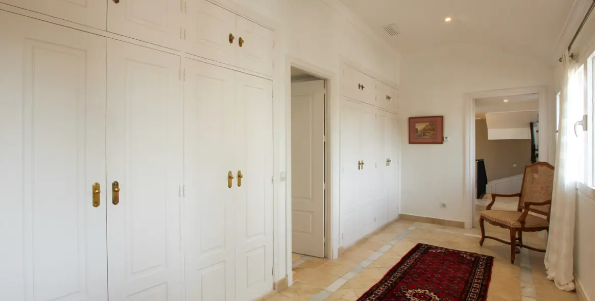 Продажа  отдельно стоящей виллы в Sotogrande 2