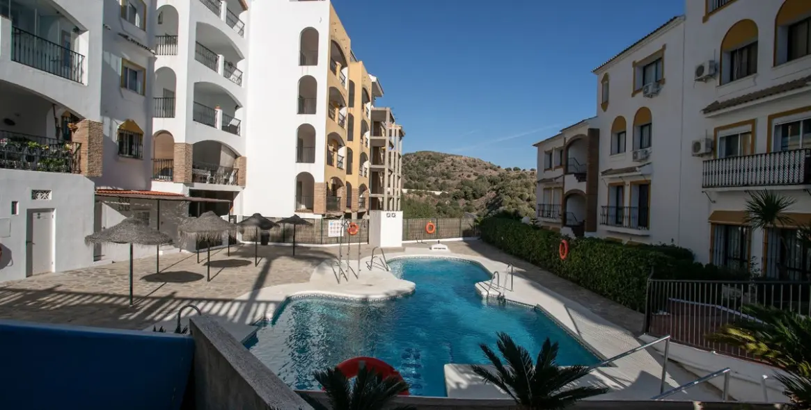 Долгосрочная аренда апартаментов на среднем этаже в Calahonda 1