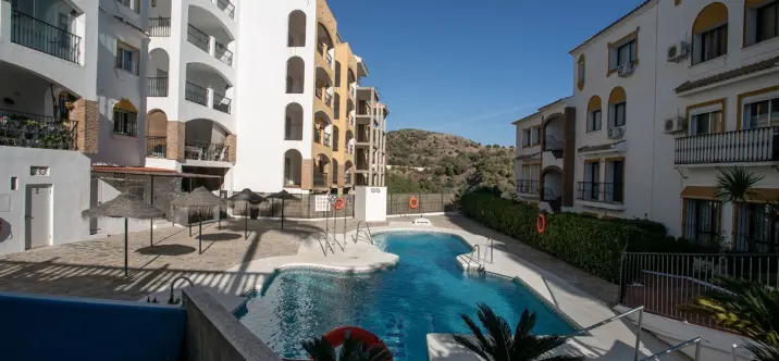 Долгосрочная аренда апартаментов на среднем этаже в Calahonda 0