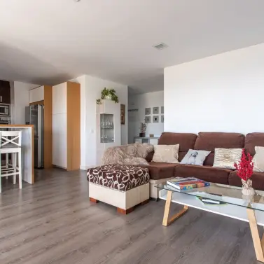 Долгосрочная аренда апартаментов на среднем этаже в Calahonda