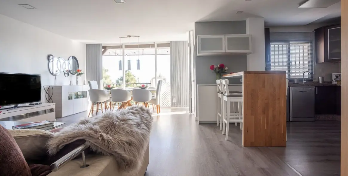 Долгосрочная аренда апартаментов на среднем этаже в Calahonda 7