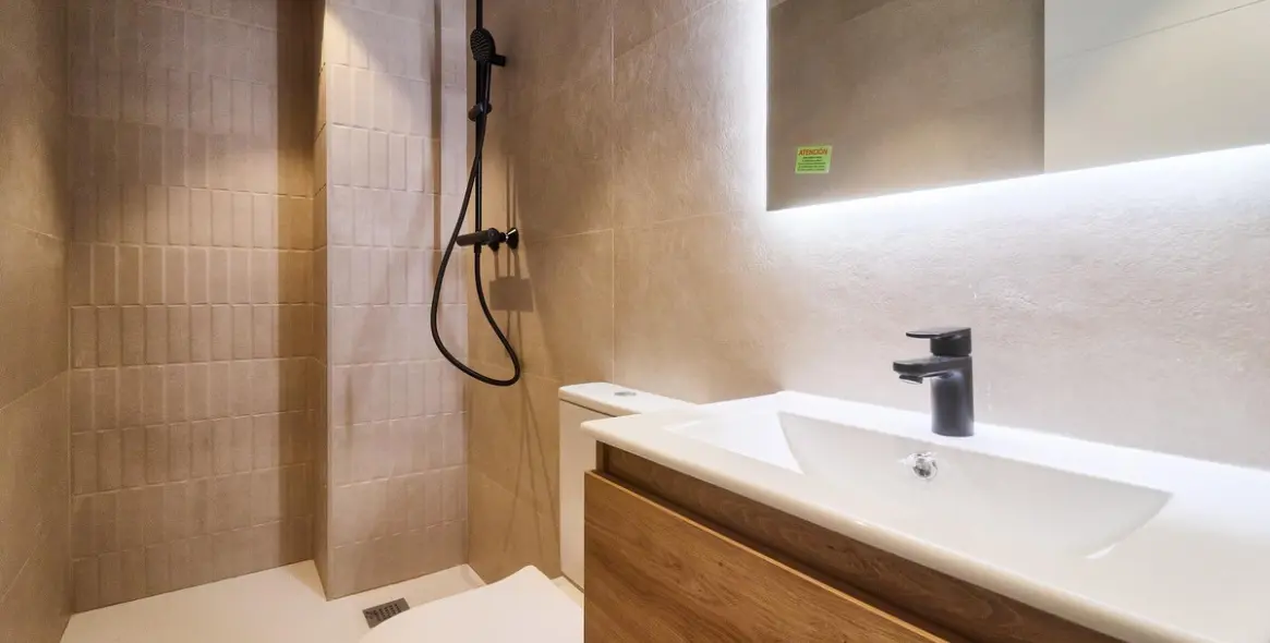 Sale of middle floor apartment in Fuengirola 15