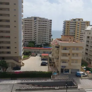 Sale of middle floor apartment in Fuengirola