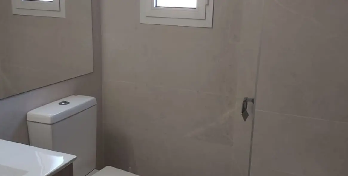 Sale of middle floor apartment in Fuengirola 13