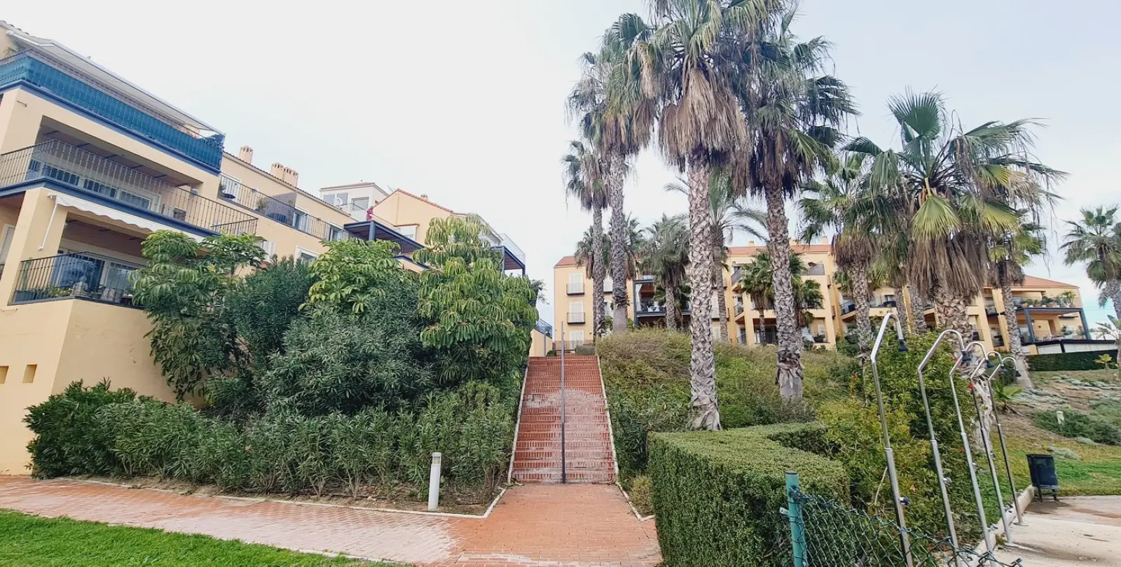 Sale of penthouse in Alhaurín de la Torre 28