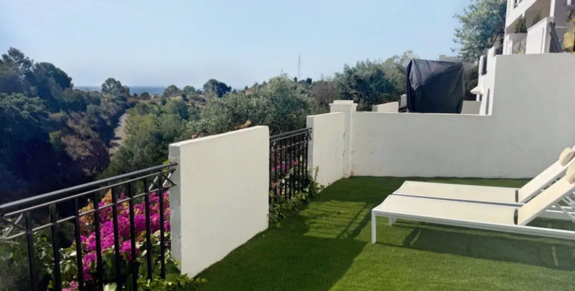 Sale of ground floor apartment in Altos de los Monteros 1