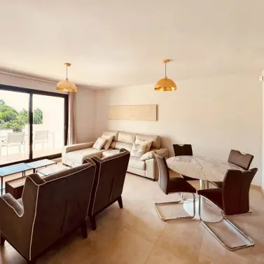 Продажа апартаментов на первом этаже в Altos de los Monteros