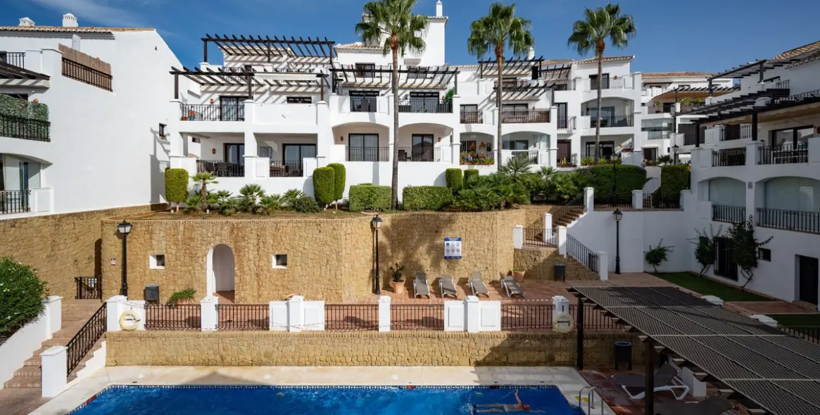 Sale of ground floor apartment in Altos de los Monteros 20