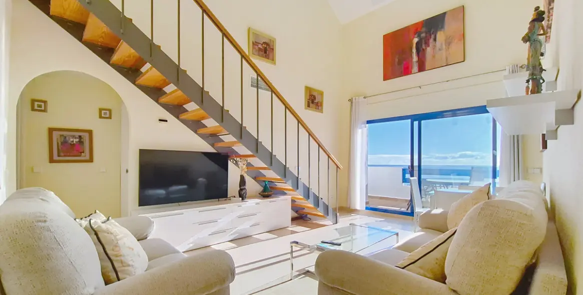 Sale of penthouse duplex in La Duquesa 2