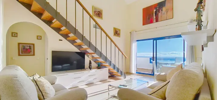 Sale of penthouse duplex in La Duquesa 1