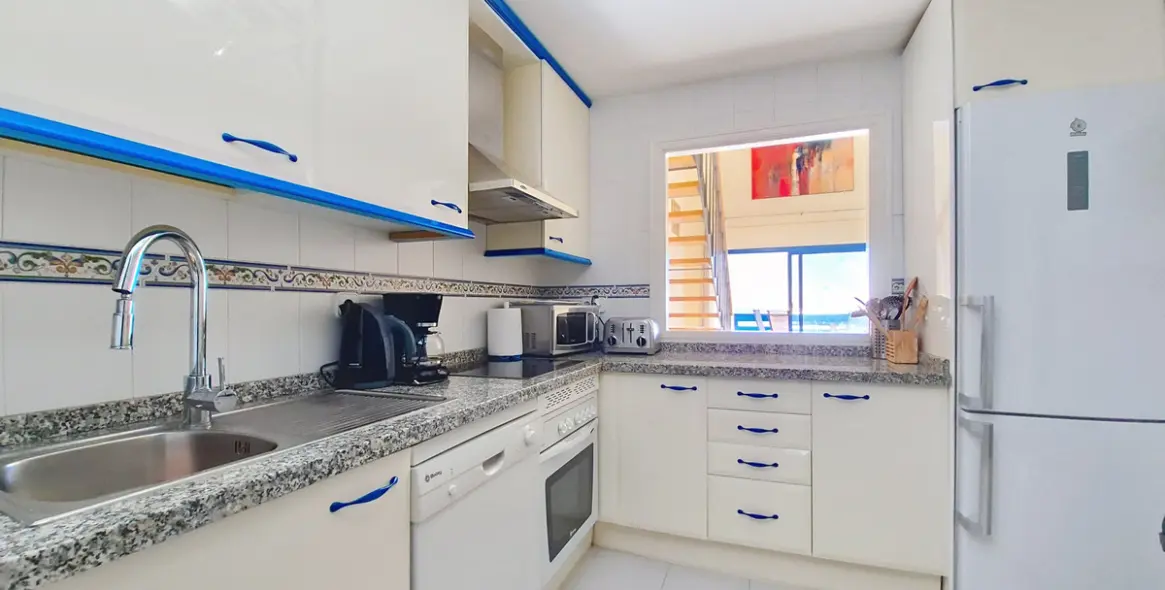 Sale of penthouse duplex in La Duquesa 4