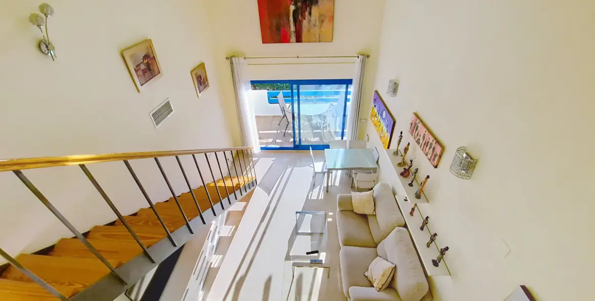 Sale of penthouse duplex in La Duquesa 5