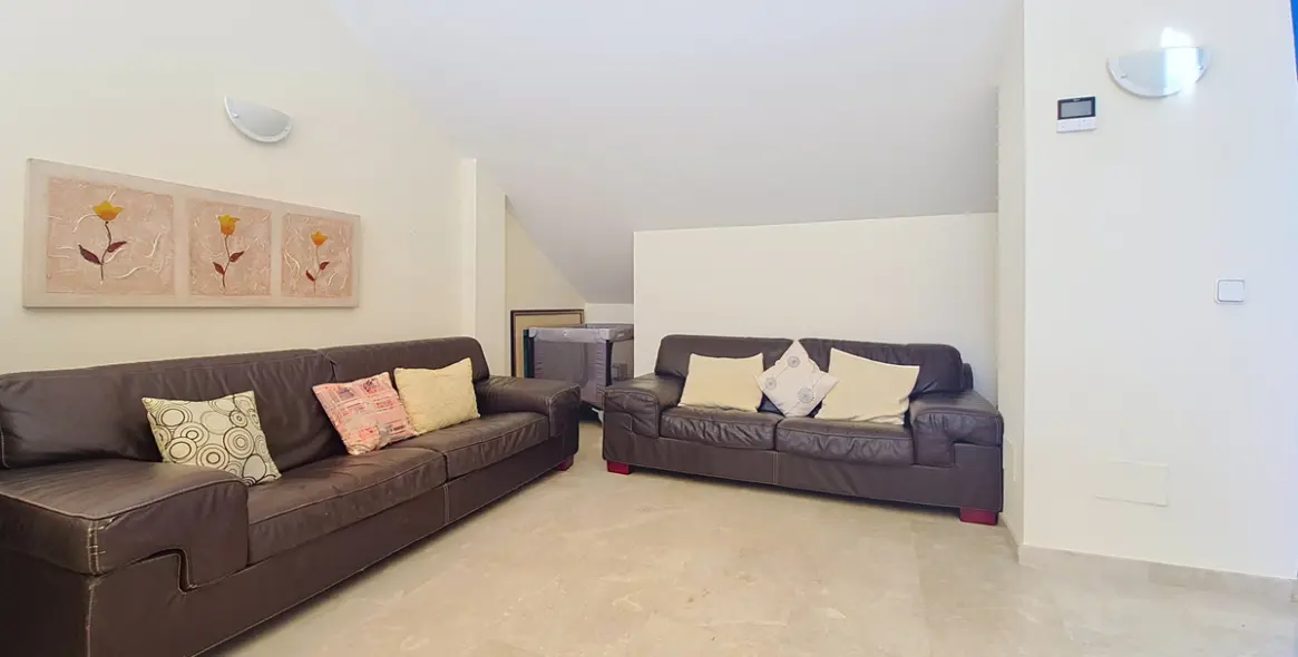 Sale of penthouse duplex in La Duquesa 6