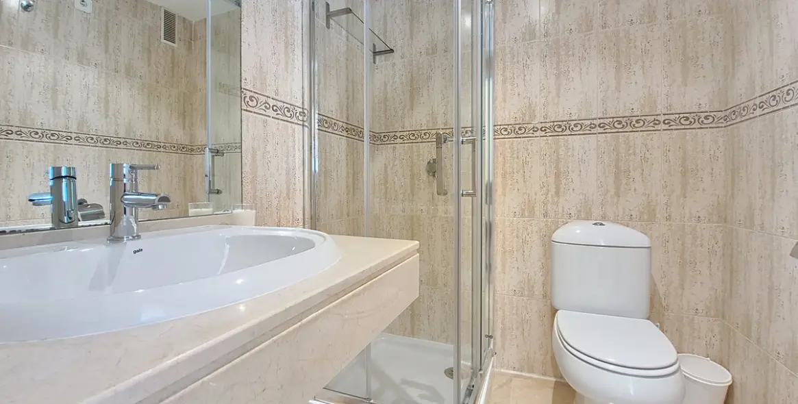 Sale of penthouse duplex in La Duquesa 16