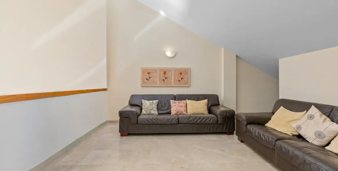 Sale of penthouse duplex in La Duquesa 27