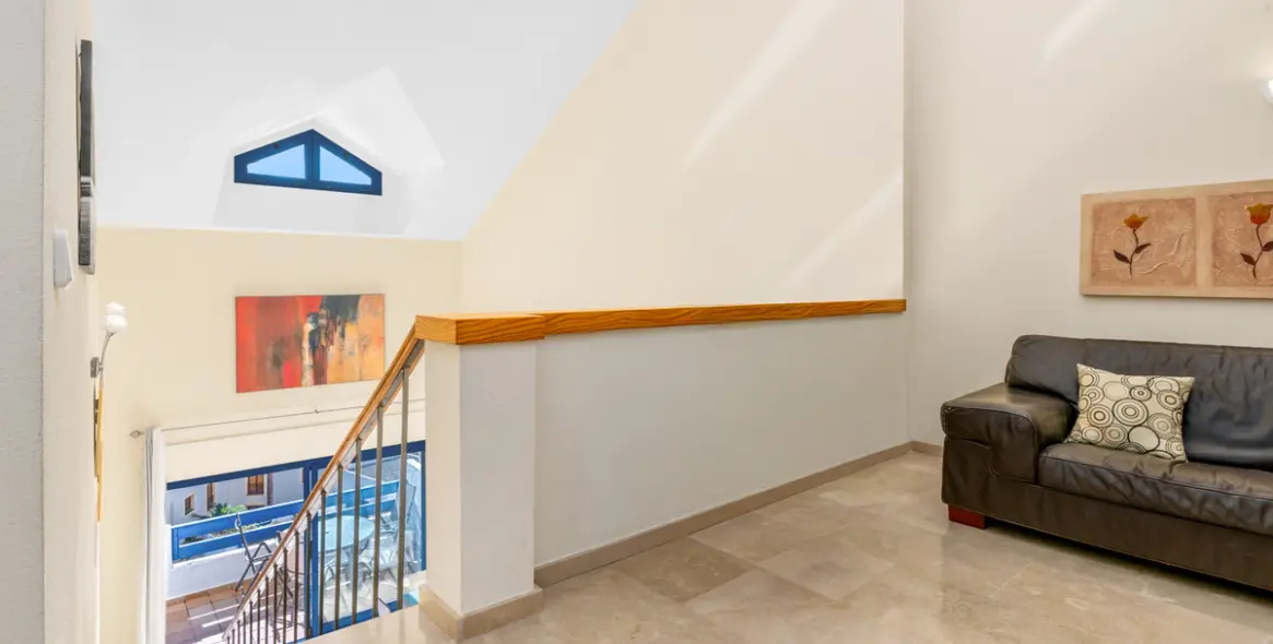 Sale of penthouse duplex in La Duquesa 28