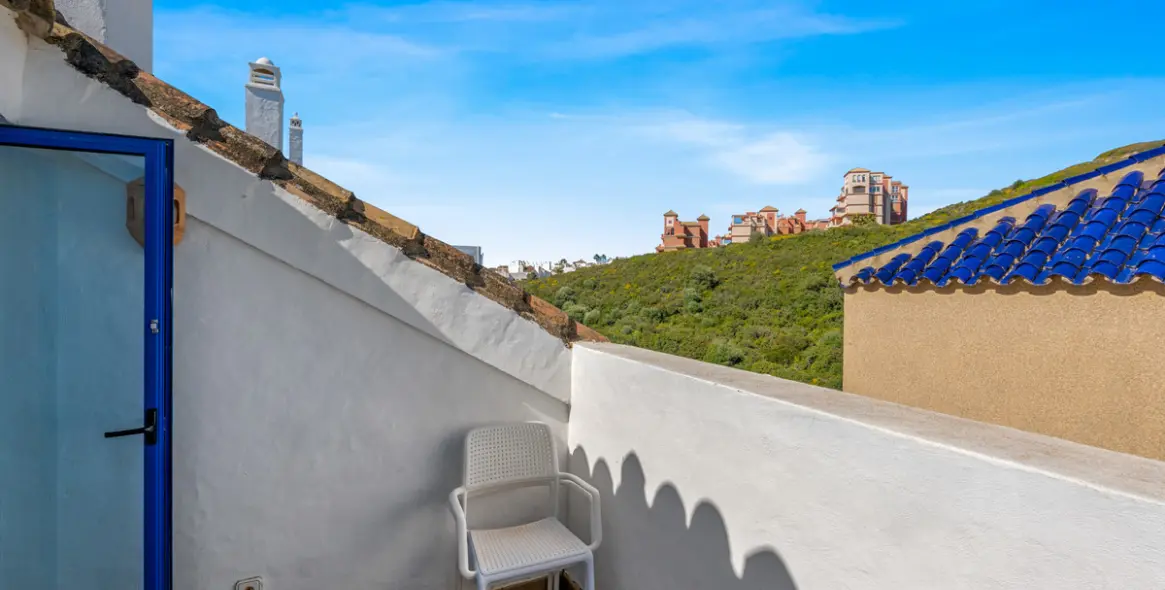 Sale of penthouse duplex in La Duquesa 30