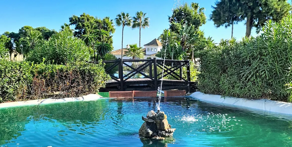 Sale of penthouse duplex in La Duquesa 38