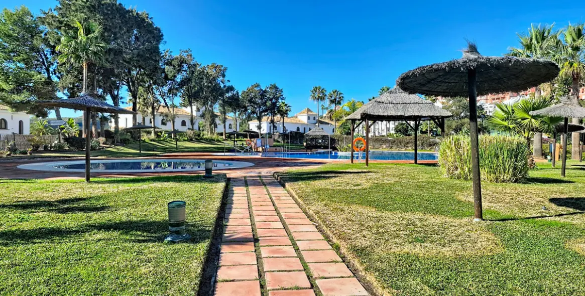 Sale of penthouse duplex in La Duquesa 39