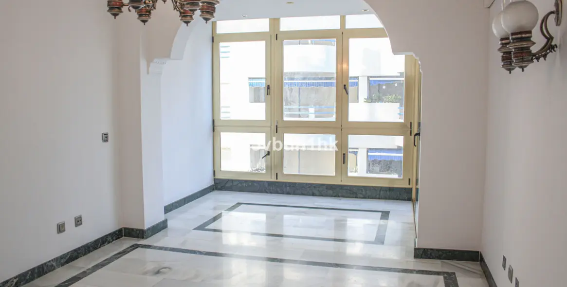 Продажа апартаментов на первом этаже в Marbella Centro 5