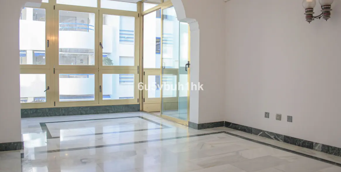 Продажа апартаментов на первом этаже в Marbella Centro 7