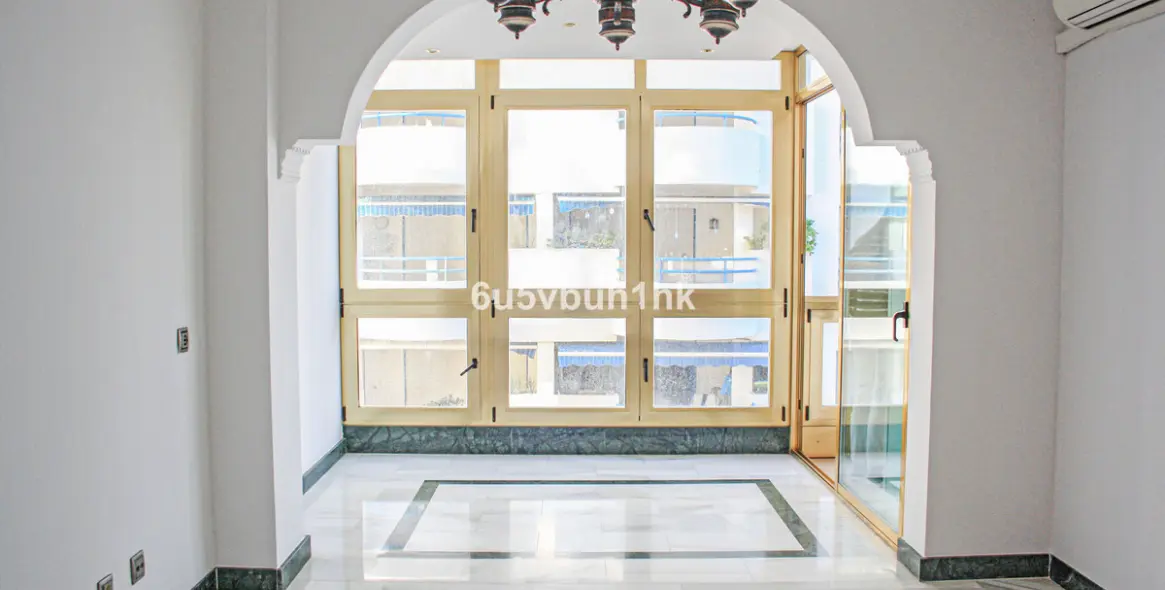 Продажа апартаментов на первом этаже в Marbella Centro 8