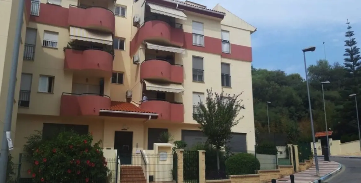 Sale of middle floor apartment in Marbella 25