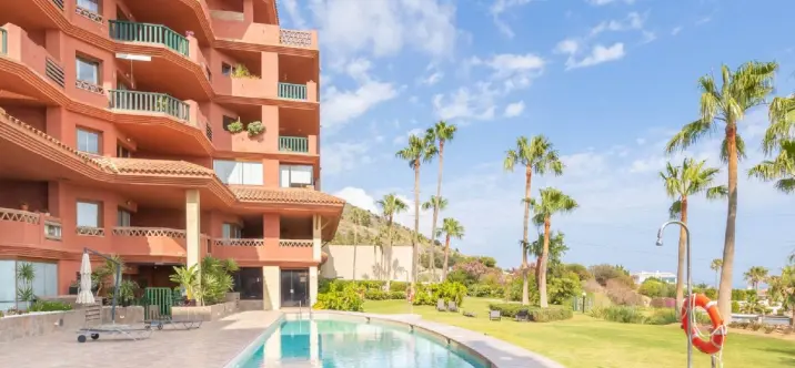 Sale of middle floor apartment in Benalmadena 0