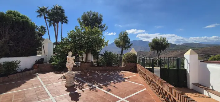 Продажа дома на две семьи в Alhaurin Golf 1