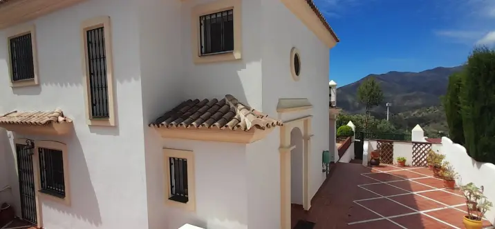 Продажа дома на две семьи в Alhaurin Golf 2