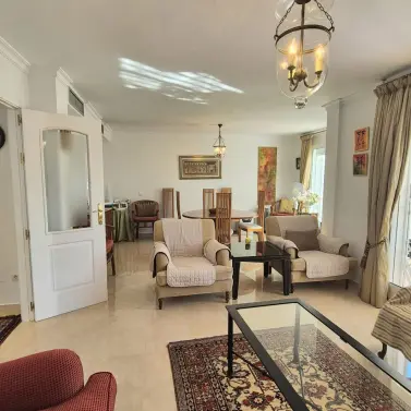 Продажа дома на две семьи в Alhaurin Golf