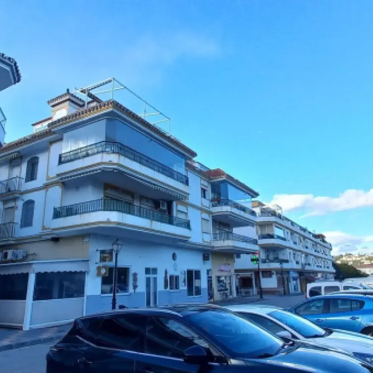 Sale of middle floor apartment in La Cala de Mijas