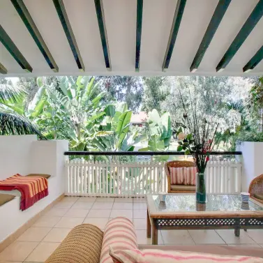 Продажа апартаментов на среднем этаже в Marbella