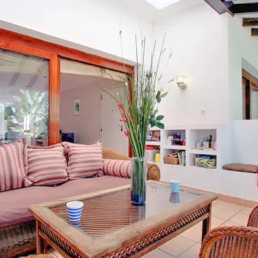 Продажа апартаментов на среднем этаже в Marbella