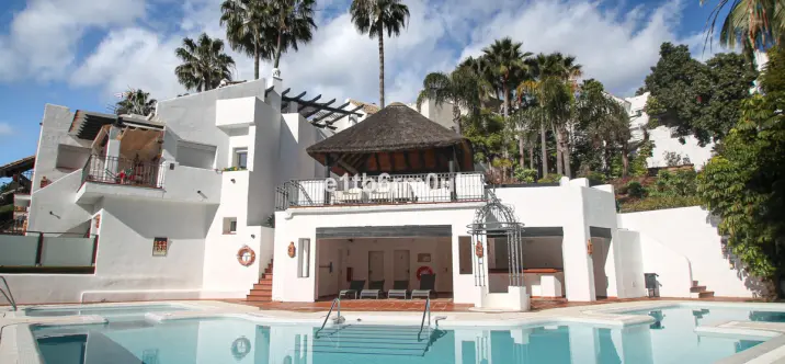 Venta de adosado en Istán 0