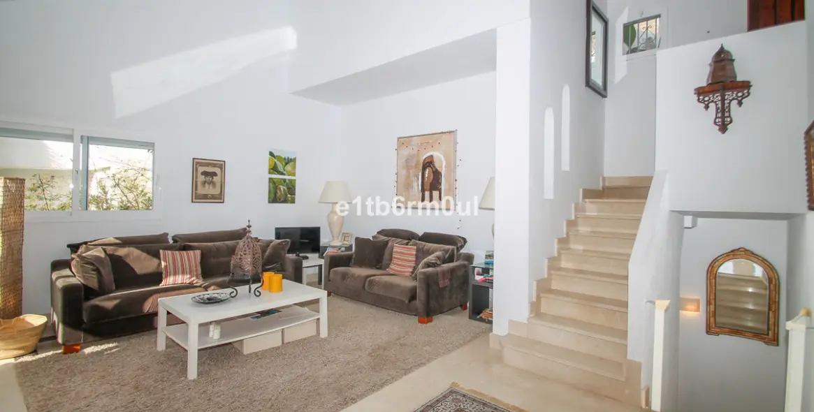 Venta de adosado en Istán 2