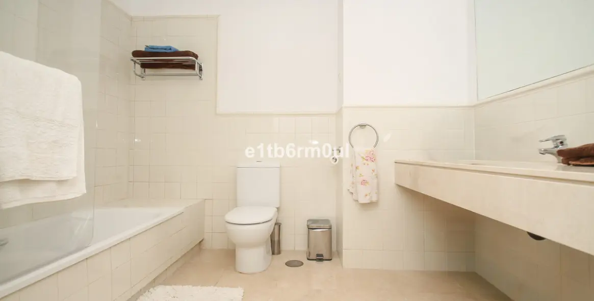 Venta de adosado en Istán 12