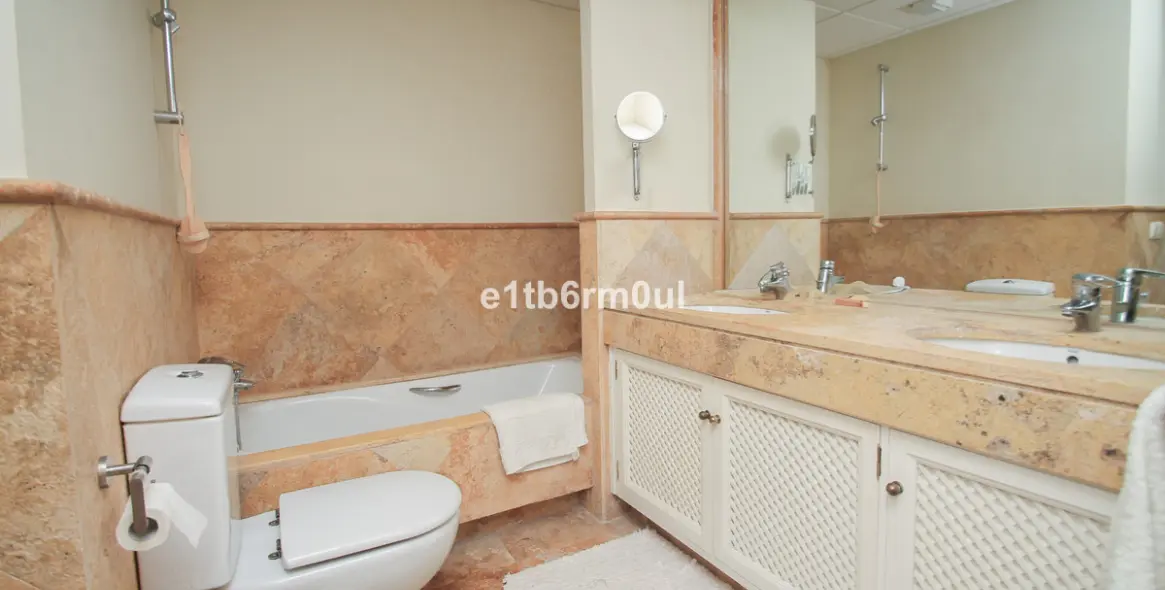 Venta de adosado en Istán 16