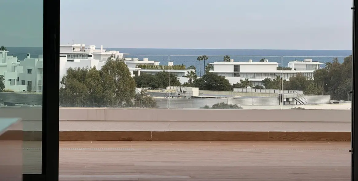 Продажа апартаментов на среднем этаже в Estepona 12